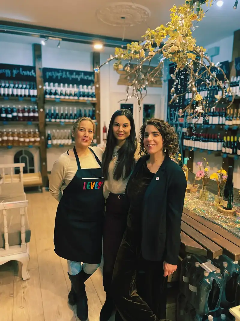 A vend&eacute;gekre v&aacute;rva